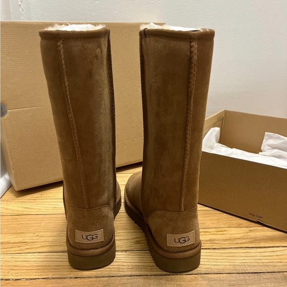 Chestnut colored tall ugg boots - Picture 3 of 12